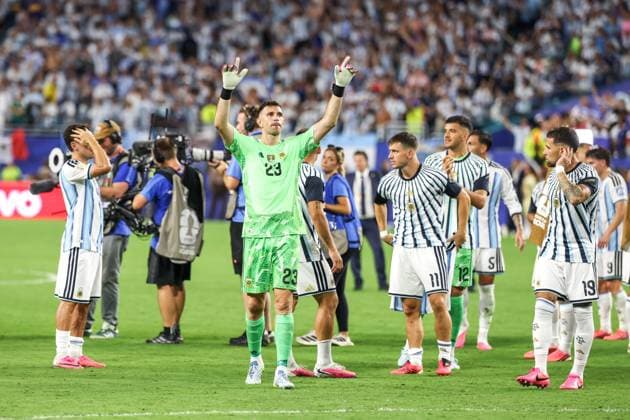 RECORD DATE NOT STATED FIFA World Cup, WM, Weltmeisterschaft, Fussball 2026 - Round of 32 - Argentina v Cape Verde Emiliano Martinez Goalkeeper of Argentina celebrate their 3 2 victory over Cape Verde after the FIFA World Cup 2026 Round of 32 match at Miami Stadium, in Florida, United States, on Friday, July 03, 2026.(Foto: Vanessa Carvalho Brazil Photo Press IMAGO) Sports Copyright: xVanessaxCarvalhox