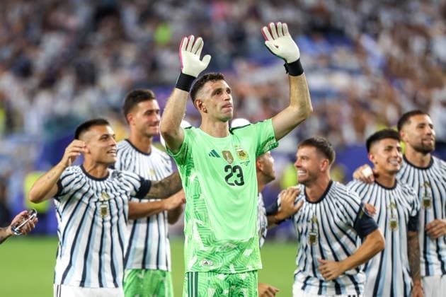 RECORD DATE NOT STATED FIFA World Cup, WM, Weltmeisterschaft, Fussball 2026 - Round of 32 - Argentina v Cape Verde Emiliano Martinez Goalkeeper of Argentina celebrate their 3 2 victory over Cape Verde after the FIFA World Cup 2026 Round of 32 match at Miami Stadium, in Florida, United States, on Friday, July 03, 2026.(Foto: Vanessa Carvalho Brazil Photo Press IMAGO) Sports Copyright: xVanessaxCarvalhox
