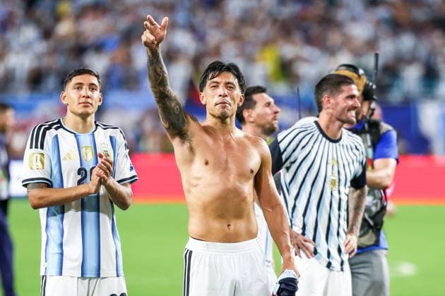 RECORD DATE NOT STATED FIFA World Cup, WM, Weltmeisterschaft, Fussball 2026 - Round of 32 - Argentina v Cape Verde Lisandro Martinez player of Argentina celebrate their 3 2 victory over Cape Verde after the FIFA World Cup 2026 Round of 32 match at Miami Stadium, in Florida, United States, on Friday, July 03, 2026.(Foto: Vanessa Carvalho Brazil Photo Press IMAGO) Sports Copyright: xVanessaxCarvalhox
