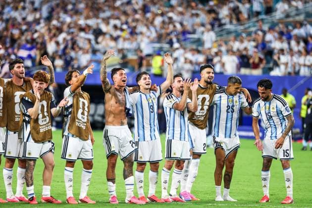 RECORD DATE NOT STATED FIFA World Cup, WM, Weltmeisterschaft, Fussball 2026 - Round of 32 - Argentina v Cape Verde Argentina players celebrate their 3 2 victory over Cape Verde after the FIFA World Cup 2026 Round of 32 match at Miami Stadium, in Florida, United States, on Friday, July 03, 2026.(Foto: Vanessa Carvalho Brazil Photo Press IMAGO) Sports Copyright: xVanessaxCarvalhox