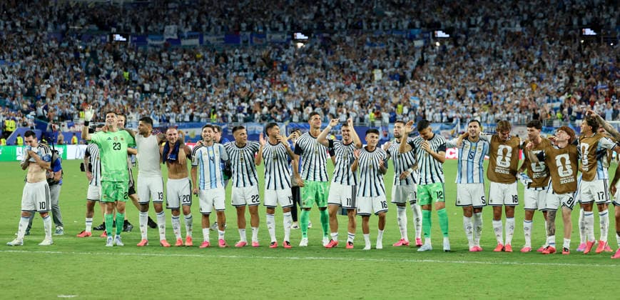 Argentina v Cabo Verde: Round of 32 - FIFA World Cup, WM, Weltmeisterschaft, Fussball 2026 Lionel Messi, Emiliano Martinez, Cristian Romero, Alexis Mac Allister, Gonzalo Montiel, Lautaro Martinez, Exequiel Palacios, Juan Musso, Giovani Lo Celso, Thiago Almada, Nicolas Otamendi, Geronimo Rulli, Leandro Paredes, Nico Paz, Valentin Barco and Giuliano Simeone celebrate after winning the FIFA World Cup 2026 Round Of 32 match between Argentina and Cabo Verde at Miami Stadium on July 3, 2026 in Miami Gardens, United States. Miami Gardens Miami Stadium FL United States Copyright: xAllstarxPicturexLibraryxLtdx