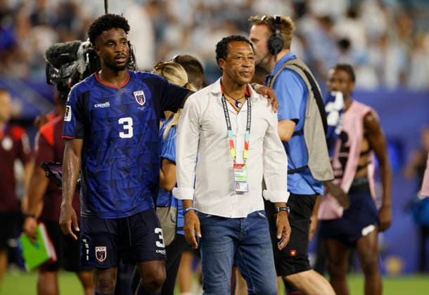 Argentina v Cabo Verde: Round of 32 - FIFA World Cup, WM, Weltmeisterschaft, Fussball 2026 Diney of Cabo Verde and Bubista, Head Coach of Cabo Verde look dejected after the FIFA World Cup 2026 Round Of 32 match between Argentina and Cabo Verde at Miami Stadium on July 3, 2026 in Miami Gardens, United States. Miami Gardens Miami Stadium FL United States Copyright: xAllstarxPicturexLibraryxLtdx