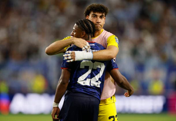 Argentina v Cabo Verde: Round of 32 - FIFA World Cup, WM, Weltmeisterschaft, Fussball 2026 CJ dos Santos, goalkeeper of Cabo Verde and Steven Moreira of Cabo Verde looks dejected after the FIFA World Cup 2026 Round Of 32 match between Argentina and Cabo Verde at Miami Stadium on July 3, 2026 in Miami Gardens, United States. Miami Gardens Miami Stadium FL United States Copyright: xAllstarxPicturexLibraryxLtdx