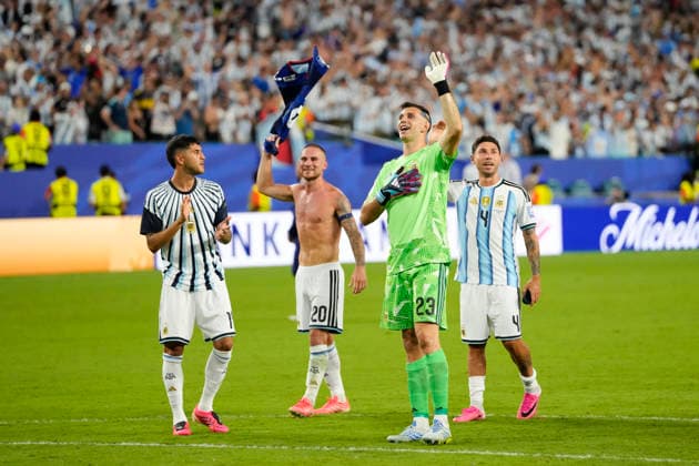 July 3, 2026, Miami Gardens, Florida, United States: Emiliano Martinez of Argentina celebrates the victory during the FIFA World Cup, WM, Weltmeisterschaft, Fussball 2026 Round Of 32 match between Argentina and Cabo Verde at Miami Stadium on July 3, 2026 in Miami Gardens, United States. Argentina V Cabo Verde: Round Of 32 - FIFA World Cup 2026  - ZUMAa181 20260703_zaa_a181_097 Copyright: xJosexBretonx