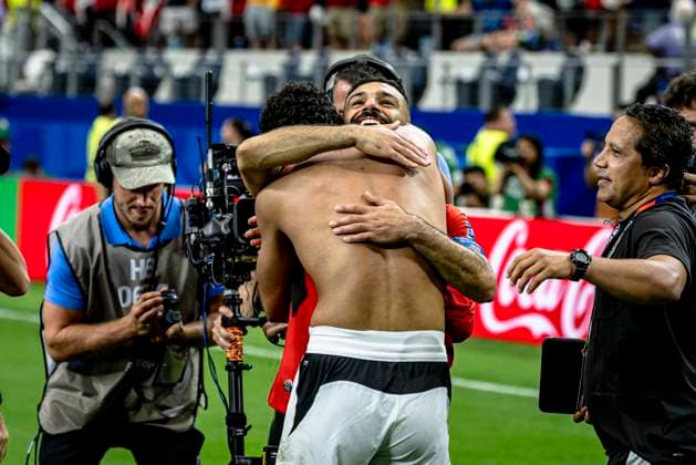 DALLAS - Hossam Abdelmaguid of Egypt and Mohamed Salah of Egypt celebrate the victory during the 2026 World Cup match between Australia and Egypt at Dallas Stadium on July 3, 2026, in Dallas, United States. (Photo by Stefan Koops EYE4IMAGES DeFodi Images) - *** DALLAS Hossam Abdelmaguid of Egypt and Mohamed Salah of Egypt celebrate the victory during the 2026 World Cup match between Australia and Egypt at Dallas Stadium on July 3, 2026, in Dallas, United States. Photo by Stefan Koops, EYE4IMAGES, DeFodi Images