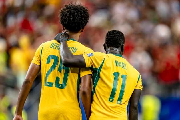 DALLAS - Awer Mabil of Australia comforts Lucas Herrington of Australia after his missed penalty during the 2026 World Cup match between Australia and Egypt at Dallas Stadium on July 3, 2026, in Dallas, United States. (Photo by Stefan Koops EYE4IMAGES DeFodi Images) - *** DALLAS Awer Mabil of Australia comforts Lucas Herrington of Australia after he missed a penalty kick during the 2026 World Cup match between Australia and Egypt at Dallas Stadium on July 3, 2026, in Dallas, United States. Photo by Stefan Koops, EYE4IMAGES, DeFodi Images