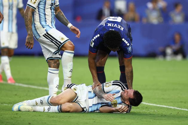 MIAMI GARDENS, FL - JULY 03: Argentina forward Lionel Messi (10) smiles at Cape Verde midfielder Kevin Pina (6) after a foul in the second half during the FIFA World Cup, WM, Weltmeisterschaft, Fussball 26 Round of 32 match between Argentina and Cabo Verde on Friday, July 3, 2026 at Miami Stadium in Miami Gardens, FL (Photo by Peter Joneleit Icon Sportswire) SOCCER: JUL 03 FIFA World Cup 26 Round of 32 - Argentina v Cabo Verde EDITORIAL USE ONLY Icon260703034
