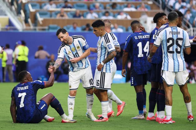 MIAMI GARDENS, FLORIDA - JULY 03: Lionel Messi 10 of Argentina and Cape Verde forward Jovane Cabral (7) in action during the FIFA World Cup, WM, Weltmeisterschaft, Fussball 2026 Round of 32 match between Argentina and Cabo Verde at Miami Stadium on July 3, 2026 in Miami Gardens, Florida.  Copyright: xWuxZhizhaox 111652149566