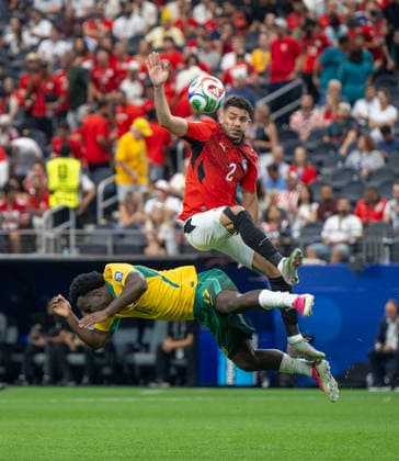July 3, 2026, Arlington, Texas, USA: Australia player 17 Fwd NESTORY IRANKUNDA coming down hard with Egypt player 2 Def MILOS DEGENEK soaring to get the ball World Cup 2026: RD 32: Australia 4:2 Egypt  - ZUMAm147 20260703_zap_m147_038 Copyright: xHossxMcBainx