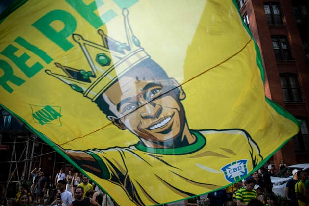 FOOTBALL : Brazilian fans gather for a pre-match drum parade in Brooklyn ahead of the FIFA World Cup, WM, Weltmeisterschaft, Fussball 2026. 03 07 2026 Brazilian football supporters gather at Dumbo Manhattan Bridge View in Brooklyn for a lively pre-match drum parade ( Batucaco ) ahead of the FIFA World Cup 2026. Fans dressed in green and yellow sing, dance, wave Brazilian flags, and create a festive atmosphere before marching together through the city. Brooklyn, New York, USA July 3, 2026:  Copyright: xELYXANDROxCEGARRAx