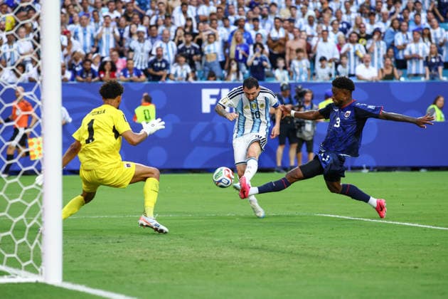 FIFA World Cup, WM, Weltmeisterschaft, Fussball 2026: Argentina v Cape Verde MIAMI, USA - 3rd July 2026: Lionel Messi of Argentina scores his side s first goal during the FIFA World Cup 2026 Round of 32 match between Argentina and Cape Verde at Miami Stadium Miami Miami Stadium United States of America Copyright: xCraigxMercerx xPeakxActionxPhotosx