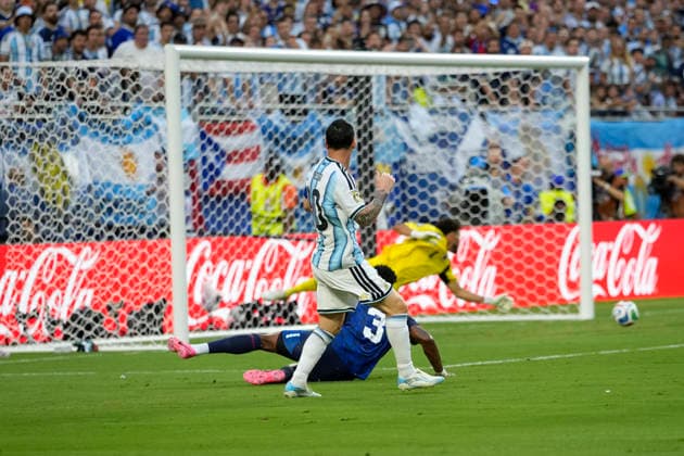 July 3, 2026, Miami Gardens, Florida, USA: Forward Lionel Messi (10) of Argentina kicks just wide of the goal during the first half of the World Cup Round of 32 match between Argentina and Cape Verde at Miami Stadium. Argentina defeated Cape Verde 3-2. Miami Gardens USA - ZUMAd212 20260703_zsp_d212_043 Copyright: xRichardxDolex
