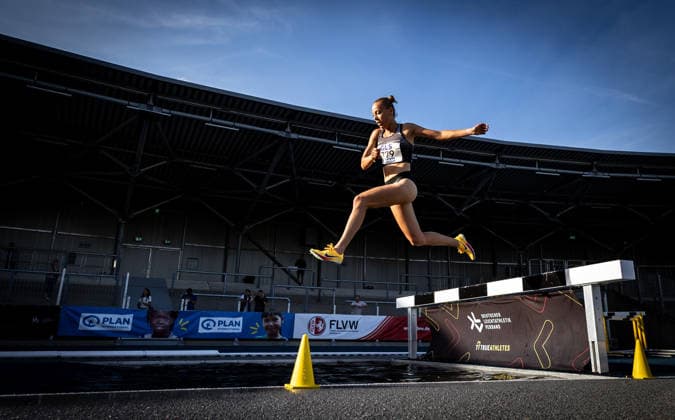 Deutsche Meisterschaften U23 U18; Bochum-Wattenscheid, 03.07.2026 Carolin Hinrichs (VfL Löningen) am Wassergraben im 3000m-Hindernis-Finale der Juniorinnen U23; Deutsche Meisterschaften U23 U18 am 03.07.2026 im Lohrheidestadion in Bochum-Wattenscheid (Nordrhein-Westfalen). *** German U23 and U18 Championships, Bochum-Wattenscheid, July 3, 2026: Carolin Hinrichs of VfL Löningen at the water jump in the women’s U23 3000m steeplechase final at the German U23 and U18 Championships on July 3, 2026, at the Lohrheidestadion in Bochum-Wattenscheid, North Rhine-Westphalia Copyright: xBEAUTIFULxSPORTS R.xSchmittx