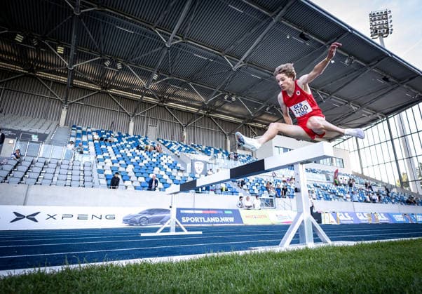 Deutsche Meisterschaften U23 U18; Bochum-Wattenscheid, 03.07.2026 Am Hindernisbalken: Louis Bianchin (Dresdner SC 1898) im 3000m-Hindernis-Finale der Junioren U23; Deutsche Meisterschaften U23 U18 am 03.07.2026 im Lohrheidestadion in Bochum-Wattenscheid (Nordrhein-Westfalen). *** German U23 and U18 Championships, Bochum-Wattenscheid, July 3, 2026: Louis Bianchin of Dresdner SC 1898 at the hurdle in the 3000m steeplechase final for the U23 juniors at the German U23 and U18 Championships on July 3, 2026, at the Lohrheidestadion in Bochum-Wattenscheid, North Rhine-Westphalia Copyright: xBEAUTIFULxSPORTS R.xSchmittx