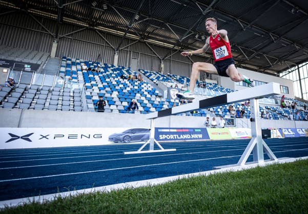 Deutsche Meisterschaften U23 U18; Bochum-Wattenscheid, 03.07.2026 Am Hindernisbalken: Valentin Röhrig (Dresdner SC 1898) im 3000m-Hindernis-Finale der Junioren U23; Deutsche Meisterschaften U23 U18 am 03.07.2026 im Lohrheidestadion in Bochum-Wattenscheid (Nordrhein-Westfalen). *** German U23 and U18 Championships, Bochum-Wattenscheid, July 3, 2026: Valentin Röhrig of Dresdner SC 1898 at the hurdle bar in the 3000m steeplechase final for the U23 juniors at the German U23 and U18 Championships on July 3, 2026, at Lohrheidestadion in Bochum-Wattenscheid, North Rhine-Westphalia Copyright: xBEAUTIFULxSPORTS R.xSchmittx