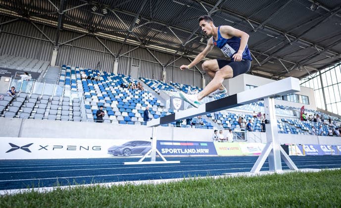 Deutsche Meisterschaften U23 U18; Bochum-Wattenscheid, 03.07.2026 Am Hindernisbalken: Fabio Schönfeld (Erfurter LAC) im 3000m-Hindernis-Finale der Junioren U23; Deutsche Meisterschaften U23 U18 am 03.07.2026 im Lohrheidestadion in Bochum-Wattenscheid (Nordrhein-Westfalen). *** German U23 and U18 Championships, Bochum and Wattenscheid, July 3, 2026: Fabio Schönfeld of Erfurter LAC at the hurdle in the 3000m steeplechase final for the U23 juniors at the German U23 and U18 Championships on July 3, 2026, at Lohrheidestadion in Bochum-Wattenscheid North Rhine-Westphalia Copyright: xBEAUTIFULxSPORTS R.xSchmittx