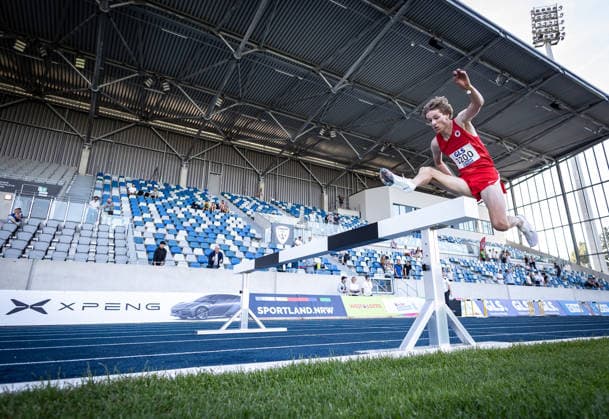 Deutsche Meisterschaften U23 U18; Bochum-Wattenscheid, 03.07.2026 Am Hindernisbalken: Louis Bianchin (Dresdner SC 1898) im 3000m-Hindernis-Finale der Junioren U23; Deutsche Meisterschaften U23 U18 am 03.07.2026 im Lohrheidestadion in Bochum-Wattenscheid (Nordrhein-Westfalen). *** German U23 and U18 Championships, Bochum-Wattenscheid, July 3, 2026: Louis Bianchin of Dresdner SC 1898 at the hurdle in the 3000m steeplechase final for the U23 juniors at the German U23 and U18 Championships on July 3, 2026, at the Lohrheidestadion in Bochum-Wattenscheid, North Rhine-Westphalia Copyright: xBEAUTIFULxSPORTS R.xSchmittx