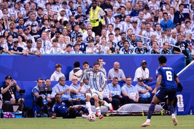 Argentina v Cabo Verde: round of 32 - FIFA World Cup, WM, Weltmeisterschaft, Fussball 2026 MIAMI, FL - JULY 3: Rodrigo De Paul 7 of Argentina dribbles the ball during the FIFA World Cup 2026 round of 32 match between Argentina and Cabo Verde at Miami Stadium on July 3, 2026 in Miami, USA. (Photo by Victor Monteiro PxImages) Miami Miami Stadium FL USA Copyright: xVictorxMonteirox
