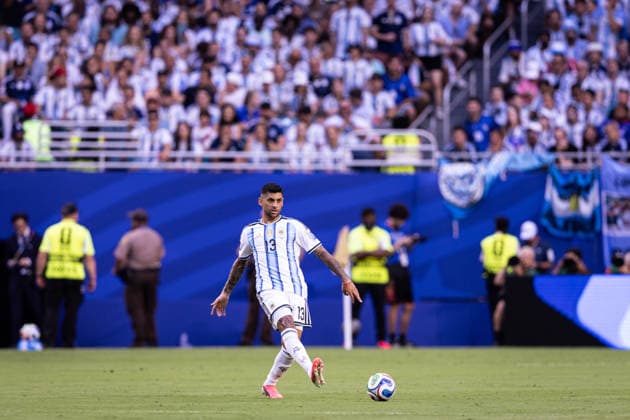 Argentina v Cabo Verde: round of 32 - FIFA World Cup, WM, Weltmeisterschaft, Fussball 2026 MIAMI, FL - JULY 3: Nicolas Tagliafico 3 of Argentina passes the ball during the FIFA World Cup 2026 round of 32 match between Argentina and Cabo Verde at Miami Stadium on July 3, 2026 in Miami, USA. (Photo by Victor Monteiro PxImages) Miami Miami Stadium FL USA Copyright: xVictorxMonteirox