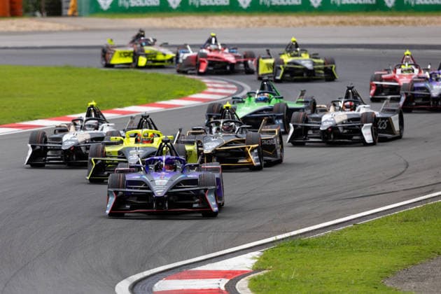 2026 FORMULA E SHANGHAI ePRIX 94 WEHRLEIN Pascal (ger), Porsche Formula E Team, Porsche 99X Electric, action 27 DENNIS Jake (gbr), Andretti Formula E, Porsche 99X Electric, action during the Shanghai ePrix, 12th and 13th round of the 2025-26 ABB FIA Formula E World Championship, WM, Weltmeisterschaft on the Shanghai International Circuit from July 3 to 5, 2026 in Shanghai, China - ShanghaiChina  Copyright: xDamienxDoumerguex