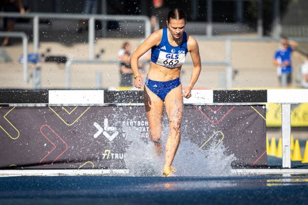 Deutsche Meisterschaften U23 U18; Bochum-Wattenscheid, 03.07.2026 Am Wassergraben: Mia Parge (SC Neubrandenburg) im 2000m-Hindernis-Finale der Weiblichen Jugend U18; Deutsche Meisterschaften U23 U18 am 03.07.2026 im Lohrheidestadion in Bochum-Wattenscheid (Nordrhein-Westfalen). *** German U23 and U18 Championships, Bochum-Wattenscheid, July 3, 2026, at the Wassergraben: Mia Parge of SC Neubrandenburg in the 2000m Steeplechase Final for the U18 Girls at the German U23 and U18 Championships on July 3, 2026, at the Lohrheidestadion in Bochum-Wattenscheid, North Rhine-Westphalia Copyright: xBEAUTIFULxSPORTS R.xSchmittx