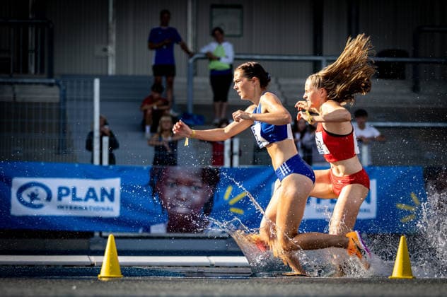 Deutsche Meisterschaften U23 U18; Bochum-Wattenscheid, 03.07.2026 Am Wassergraben: Mia Parge (SC Neubrandenburg) und Kimberly Deidersen (SV 1899 Mühlhausen) im 2000m-Hindernis-Finale der Weiblichen Jugend U18; Deutsche Meisterschaften U23 U18 am 03.07.2026 im Lohrheidestadion in Bochum-Wattenscheid (Nordrhein-Westfalen). *** German U23 and U18 Championships, Bochum-Wattenscheid, July 3, 2026, at the Wassergraben: Mia Parge (SC Neubrandenburg) and Kimberly Deidersen (SV 1899 Mühlhausen) in the women’s U18 2000m steeplechase final at the German U23 and U18 Championships on July 3, 2026 at the Lohrheidestadion in Bochum-Wattenscheid, North Rhine-Westphalia Copyright: xBEAUTIFULxSPORTS R.xSchmittx