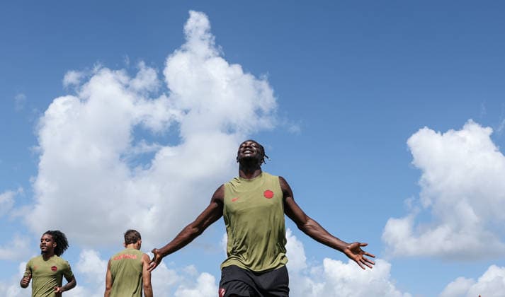 (260704) -- HOUSTON, July 4, 2026 -- Canada s Promise David (R) attends a training session ahead of the round of 16 match between Canada and Morocco at the 2026 FIFA World Cup, WM, Weltmeisterschaft, Fussball in Houston, the United States, July 3, 2026. ) (SP)U.S.-HOUSTON-FOOTBALL-FIFA WORLD CUP-TRAINING-CANADA LixMing 