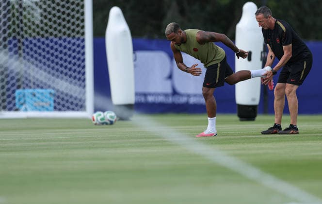 (260704) -- HOUSTON, July 4, 2026 -- Canada s Derek Cornelius (L) attends a training session ahead of the round of 16 match between Canada and Morocco at the 2026 FIFA World Cup, WM, Weltmeisterschaft, Fussball in Houston, the United States, July 3, 2026. ) (SP)U.S.-HOUSTON-FOOTBALL-FIFA WORLD CUP-TRAINING-CANADA LixMing 