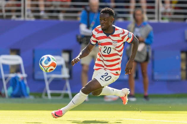 SANTA CLARA, CA - JULY 01: Folarin Balogun 20 of United States of America controls the ball during the FIFA World Cup, WM, Weltmeisterschaft, Fussball round of 32 match between the United States (USA) and Bosnia and Herzegovina on July 1, 2026 at San Francisco Bay Area Stadium in Santa Clara, CA. (Photo by Bob Kupbens Icon Sportswire) SOCCER: JUL 01 FIFA World Cup 26 Round of 32 - USA v Bosnia and Herzegovina EDITORIAL USE ONLY Icon260701114