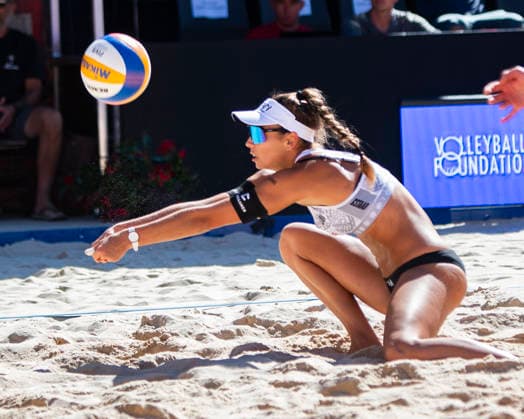 July 4, 2026, Gstaad, Bern, Switzerland: Gstaad Switzerland, 07 04 2026: KELLY CHENG of USA is in action during Swatch Beach Pro Gstaad 2026, Swatch Beach Pro Gstaad 2026 took place in the famous ski resort and which organizes events like the EFG Swiss Open Gstaad ATP, Tennis Herren 250 and the Polo Gold Club Gstaad 2024 and took place at Roy Emerson Arena in Gstaad. Gstaad Switzerland - ZUMAd206 20260704_zip_d206_005 Copyright: xEricxDubostx