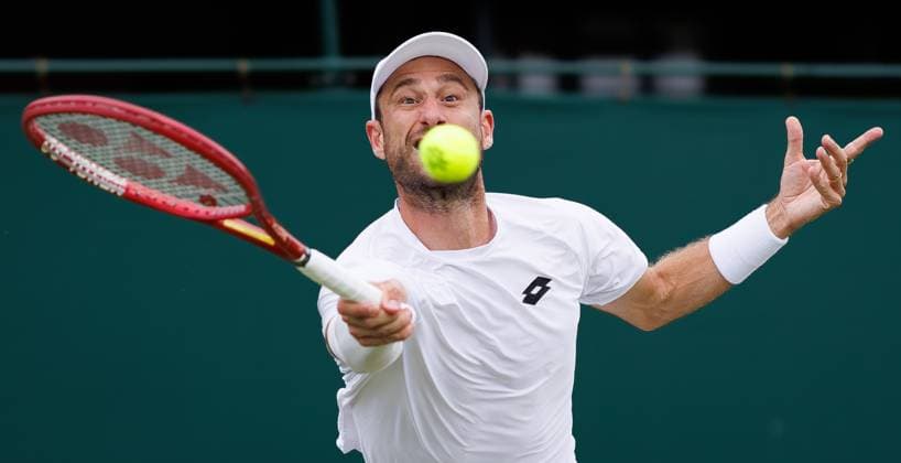 Belgian Sander Gille pictured in action during a doubles tennis match between Argentinian-Spain pair Zeballos - Granollers and Belgian-Dutch pair Gille-Verbeek, in the second round of the Men s doubles at the Wimbledon grand slam tennis tournament in London, Britain, Saturday 04 July 2026. BENOITxDOPPAGNE  x180331464x