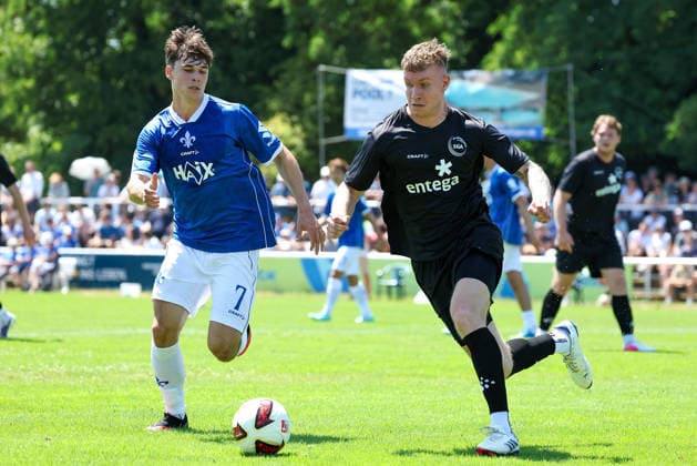 2026.07.04 xjfax Testspiel anlässlich des 150-jährigen Vereinsjubiläums der SG Arheilgen, SG Arheilgen - SV Darmstadt 98 v.l., Noah Weissshaupt (SV Darmstadt 98), Niklas Hoehl (SG Arheilgen), in aktion, in action, (DFL DFB REGULATIONS PROHIBIT ANY USE OF PHOTOGRAPHS as IMAGE SEQUENCES and or QUASI-VIDEO) *** July 4, 2026 xjfax Friendly match in celebration of SG Arheilgen’s 150th anniversary, SG Arheilgen vs. SV Darmstadt 98 (from left), Noah Weissshaupt (SV Darmstadt 98), Niklas Hoehl, SG Arheilgen, in action, DFL and DFB regulations prohibit any use of photographs as image sequences and or quasi-video Copyright: HMBxMedia JoaquimxFerreira