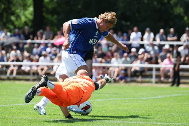 2026.07.04 xjfax Testspiel anlässlich des 150-jährigen Vereinsjubiläums der SG Arheilgen, SG Arheilgen - SV Darmstadt 98 v.l., goalkeper Felix Hamm (SG Arheilgen), Fynn Luca Lakenmacher (SV Darmstadt 98) zweikampf, action, aktion, battles for the Ball (DFL DFB REGULATIONS PROHIBIT ANY USE OF PHOTOGRAPHS as IMAGE SEQUENCES and or QUASI-VIDEO) *** July 4, 2026 xjfax Friendly match to celebrate the 150th anniversary of SG Arheilgen, SG Arheilgen vs. SV Darmstadt 98 (from left), goalkeeper Felix Hamm (SG Arheilgen), Fynn Luca Lakenmacher, SV Darmstadt 98—tackles, action, battles for the ball. DFL and DFB regulations prohibit any use of photographs as image sequences and or quasi-video. Copyright: HMBxMedia JoaquimxFerreira