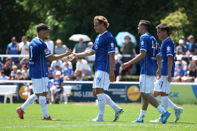 2026.07.04 xjfax Testspiel anlässlich des 150-jährigen Vereinsjubiläums der SG Arheilgen, SG Arheilgen - SV Darmstadt 98 v.l., Leon Klassen (SV Darmstadt 98), Fynn Luca Lakenmacher (SV Darmstadt 98), Lance Duijvestijn (SV Darmstadt 98), Noah Weissshaupt (SV Darmstadt 98) Torjubel, Goal celebration, celebrate the goal (DFL DFB REGULATIONS PROHIBIT ANY USE OF PHOTOGRAPHS as IMAGE SEQUENCES and or QUASI-VIDEO) *** July 4, 2026 xjfax Friendly match in celebration of SG Arheilgen’s 150th anniversary, SG Arheilgen vs. SV Darmstadt 98 (from left), Leon Klassen, SV Darmstadt 98; Fynn Luca Lakenmacher, SV Darmstadt 98; Lance Duijvestijn, SV Darmstadt 98; Noah Weissshaupt, SV Darmstadt 98; Goal celebration, Goal celebration, celebrating the goal. DFL and DFB regulations prohibit any use of photographs as image sequences and or quasi-video. Copyright: HMBxMedia JoaquimxFerreira