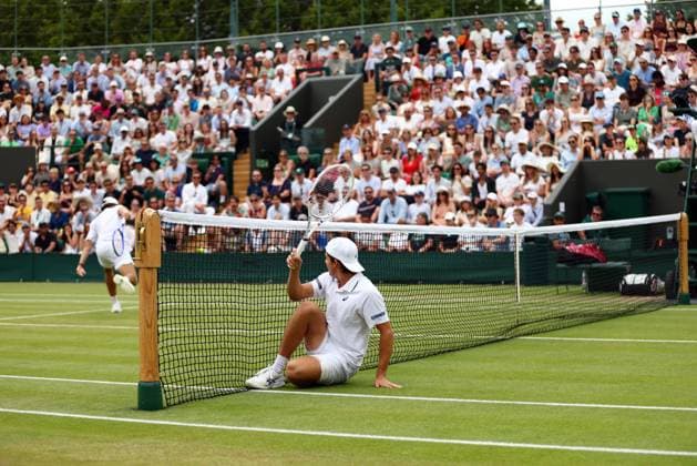 Zachary Svajda and Alex De Minaur during their third round match Wimbledon Tennis Championships, Day 6, The All England Lawn Tennis and Croquet Club, London, UK - 04 Jul 2026London The All England Lawn Tennis and United Kingdom  Copyright: xKieranxMcManus Shutterstockx 16975553ai