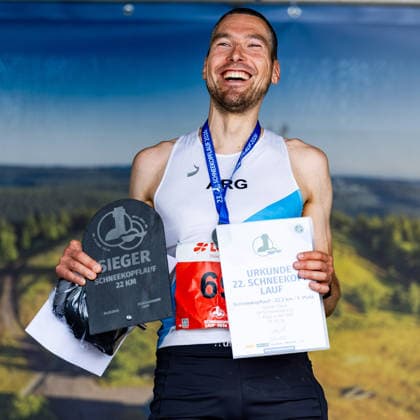 04.07.2026, GER, Volkslauf Crosslauf, Maenner Frauen, Saion 2026, 23. Schneekopflauf 2. Schneekopfwanderung Scheekopflauf - Das ist der Gipfel von 711Hm auf 978Hm Daniel Claus (SV Sömmerda) Unter dem Motto Scheekopflauf - Das ist der Gipfel von 711Hm auf 978Hm konnten die Teilnehmer zwischen der 12,7km 22.2km langen Laufstrecke wählen. Zum zweiten mal stand auch die 11km Wanderstrecke zur Auswahl. 98528 Suhl Schneekopf Neue Gehlberger Hü Thüringen Deutschland *** July 4, 2026, GER, Fun Run Cross-Country Run, Men Women, 2026 Season, 23 Schneekopf Run 2 Schneekopf Hike Schneekopf Run: That’s the Summit—from 711 Hm to 978 Hm Daniel Claus, SV Sömmerda Under the motto Schneekopf Run: That’s the Summit—from 711 Hm to 978 Hm, participants could choose between the 12.7 km and 22.2 km running routes. For the second time, the 11 km hiking route was also available. 98528 Suhl, Schneekopf, Neue Gehlberger Hü, Thuringia, Germany
