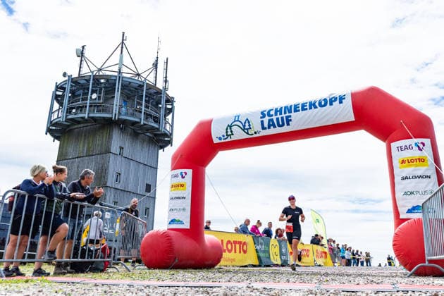 04.07.2026, GER, Volkslauf Crosslauf, Maenner Frauen, Saion 2026, 23. Schneekopflauf 2. Schneekopfwanderung Scheekopflauf - Das ist der Gipfel von 711Hm auf 978Hm Lara Dellit (WSV 07 Kleinschmalkalden e.V.) Unter dem Motto Scheekopflauf - Das ist der Gipfel von 711Hm auf 978Hm konnten die Teilnehmer zwischen der 12,7km 22.2km langen Laufstrecke wählen. Zum zweiten mal stand auch die 11km Wanderstrecke zur Auswahl. 98528 Suhl Schneekopf Neue Gehlberger Hü Thüringen Deutschland *** July 4, 2026, GER, Fun Run Cross-Country Run, Men Women, 2026 Season, 23 Schneekopf Run 2 Schneekopf Hike Schneekopf Run: That’s the Summit—from 711 Hm to 978 Hm Lara Dellit WSV 07 Kleinschmalkalden e.V. Under the motto Schneekopf Run: That’s the Summit—from 711 Hm to 978 Hm, participants could choose between the 12.7 km and 22 km running routes. For the second time, the 11 km hiking route was also available. 98528 Suhl, Schneekopf, Neue Gehlberger Hü, Thuringia, Germany