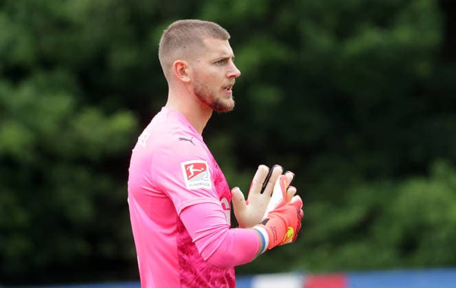 Torhueter Timon Weiner (Holstein Kiel) Fussball, Herren, Saison 2026 2027, 2.BL, Trainingsgelaende, Testspiel, Saisonvorbereitung, Holstein Kiel gegen FC Fredericia (2.Liga Daenemark) DFL REGULATIONS PROHIBIT ANY USE OF PHOTOGRAPHS AS IMAGE SEQUENCES AND OR QUASI-VIDEO. *** Goalkeeper Timon Weiner, Holstein Kiel Soccer, Men s Team, 2026–2027 Season, 2. Bundesliga, Training Ground, Friendly Match, Preseason, Holstein Kiel vs. FC Fredericia, Danish 2nd Division. DFL regulations prohibit any use of photographs as image sequences and or quasi-video.