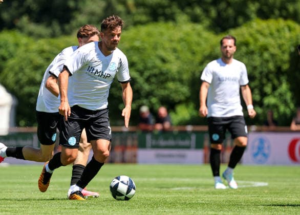 04.07.2026, Deutschland, Stuttgart, Fussball Testspiel, Regionalliga Südwest, SV Stuttgarter Kickers vs. Young Boys Reutlingen, Yannick Glessing (Kickers) *** July 4, 2026, Germany, Stuttgart, Soccer Friendly Match, Regionalliga Südwest, SV Stuttgarter Kickers vs. Young Boys Reutlingen, Yannick Glessing Kickers