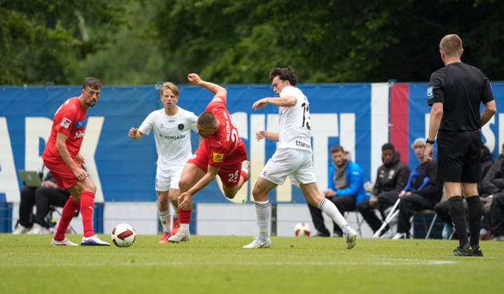 Foto : William MADSEN (Frederica) gegen Marcus MÜLLER (Kiel) Fussball 2. Bundesliga , Holstein Kiel - FC Frederica Testspiel am Sa. 04.07.2026 *** Photo by William MADSEN: Frederica vs. Marcus MÜLLER, Kiel Soccer, 2. Bundesliga, Holstein Kiel FC vs. Frederica, friendly match on Sat, July 4, 2026