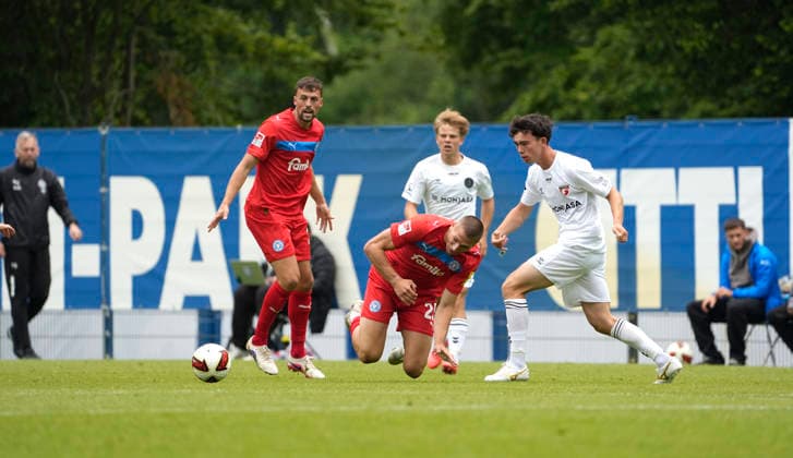 Foto : William MADSEN (Frederica) gegen Marcus MÜLLER (Kiel) Fussball 2. Bundesliga , Holstein Kiel - FC Frederica Testspiel am Sa. 04.07.2026 *** Photo by William MADSEN: Frederica vs. Marcus MÜLLER, Kiel Soccer, 2. Bundesliga, Holstein Kiel FC vs. Frederica, friendly match on Sat, July 4, 2026