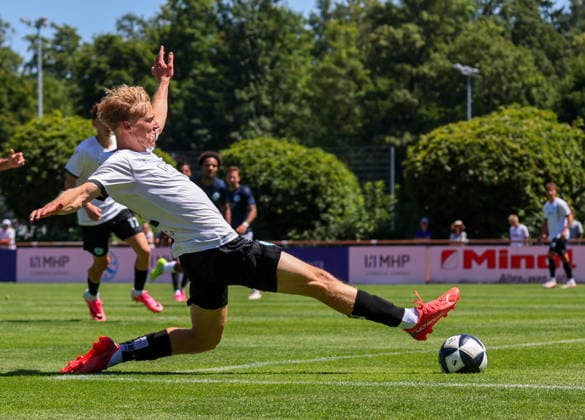 04.07.2026, Deutschland, Stuttgart, Fussball Testspiel, Regionalliga Südwest, SV Stuttgarter Kickers vs. Young Boys Reutlingen, Christoph Meister (Kickers) *** July 4, 2026, Germany, Stuttgart, Soccer Friendly Match, Regionalliga Südwest, SV Stuttgarter Kickers vs. Young Boys Reutlingen, Christoph Meister Kickers