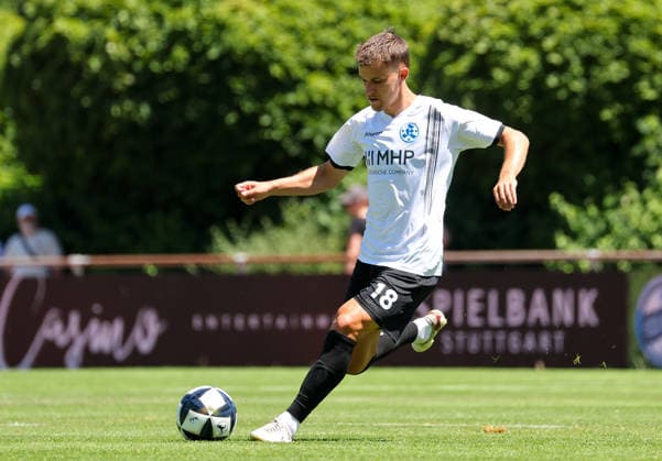 04.07.2026, Deutschland, Stuttgart, Fussball Testspiel, Regionalliga Südwest, SV Stuttgarter Kickers vs. Young Boys Reutlingen, Maximilian Zaiser (Kickers) *** July 4, 2026, Germany, Stuttgart, Soccer Friendly Match, Regionalliga Südwest, SV Stuttgarter Kickers vs. Young Boys Reutlingen, Maximilian Zaiser Kickers