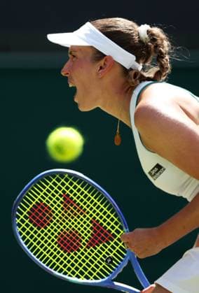 Elise Mertens celebrates during her third round match Wimbledon Tennis Championships, Day 6, The All England Lawn Tennis and Croquet Club, London, UK - 04 Jul 2026London The All England Lawn Tennis and United Kingdom  Copyright: xKieranxMcManus Shutterstockx 16975553bq