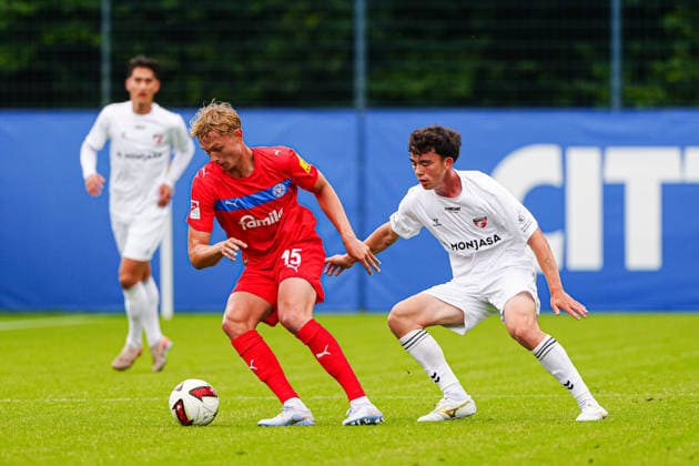 Kasper Davidsen (Holstein Kiel, 15), William Madsen (FC Fredericia, 13) GER, Holstein Kiel vs. FC Fredericia, Fussball, Testspiel, Saison 2026 2027, 04.07.2026 DFL REGULATIONS PROHIBIT ANY USE OF PHOTOGRAPHS AS IMAGE SEQUENCES AND OR QUASI-VIDEO GER, Holstein Kiel vs. FC Fredericia, Fussball, Testspiel, Saison 2026 2027, 04.07.2026 Kiel *** Kasper Davidsen, Holstein Kiel, 15; William Madsen, FC Fredericia, 13 (GER); Holstein Kiel vs. FC Fredericia, Soccer, Friendly Match, 2026–2027 Season, July 4, 2026 DFL regulations prohibit any use of photographs as image sequences and or quasi-video GER, Holstein Kiel vs. FC Fredericia, soccer, friendly match, 2026–2027 season, July 4, 2026, Kiel Copyright: xEibner-Pressefoto MarcelxvonxFehrnx EP_MFN