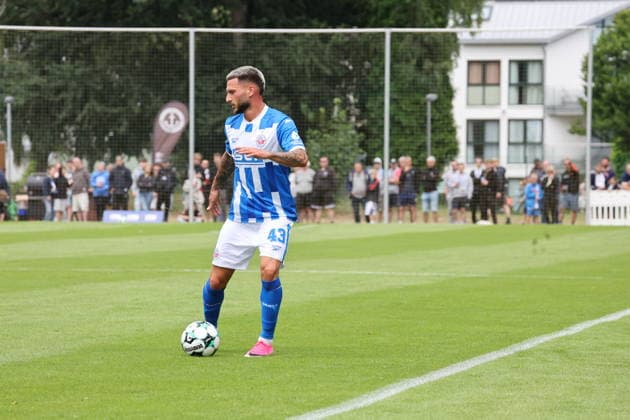 FSV Kühlungsborn - FC Hansa Rostock Kühlungsborn 03.07.2026 Fußball, 3.Liga Testspiel FSV Kühlungsborn -FC Hansa Rostock Leon Dajuku FC Hansa Rostock Kühlungsborn Ort Mecklenburg-Vorpommern Deutschland *** FSV Kühlungsborn vs. FC Hansa Rostock Kühlungsborn, July 3, 2026 Soccer, 3rd Division Friendly Match FSV Kühlungsborn vs. FC Hansa Rostock Leon Dajuku FC Hansa Rostock Kühlungsborn Location: Mecklenburg-Western Pomerania, Germany