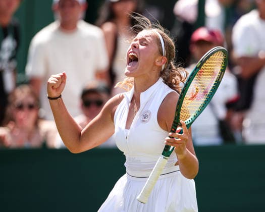 Emily Victoria Eigelsbach jubelt nach dem Sieg, Jubel, Freude, Emotion, Maedchen Einzel, Girls Singles Tennis - Wimbledon 2026 - Grand Slam ITF ATP, Tennis Herren WTA, Tennis Damen - AELTC - London - - Great Britain - 4 July 2026. *** Emily Victoria Eigelsbach celebrates after her victory; celebration, joy, emotion; Girls Singles; Girls Singles Tennis; Wimbledon 2026; Grand Slam; ITF; ATP; WTA; AELTC; London; Great Britain; July 4, 2026 Copyright: xJuergenxHasenkopfx