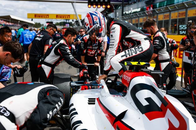 F1 - BRITISH GRAND PRIX 2026 BEARMAN Ollie Oliver (gbr), TGR Haas F1 Team VF-26, portrait starting grid during the Formula 1 British Grand Prix 2026, 9th round of the 2026 Formula One World Championship, WM, Weltmeisterschaft from July 3 to 5, 2026 on the Silverstone Circuit, in Silverstone, United Kingdom - SilverstoneUnited Kingdom  Copyright: xFLORENTxGOODENx