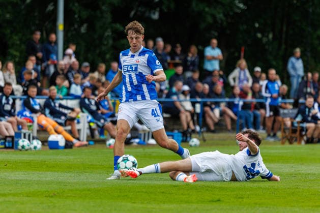 links Yannick Michaelis (Rostock) gegen Niklas Rehpenning(FSV) ; GER, FSV Kühlungsborn vs. FC Hansa Rostock, Fußball, Männer, 3. Liga, Testspiel, Spielzeit 2026 2027, 04.07.2026 Kühlungsborn Sportplatz Mecklenburg - Vorpommern Deutschland *** Left: Yannick Michaelis (Rostock) vs. Niklas Rehpenning (FSV GER), FSV Kühlungsborn vs. FC Hansa Rostock, Soccer, Men, 3rd Division, Friendly Match, 2026–2027 Season, July 4, 2026, Kühlungsborn Sports Field, Mecklenburg-Western Pomerania, Germany