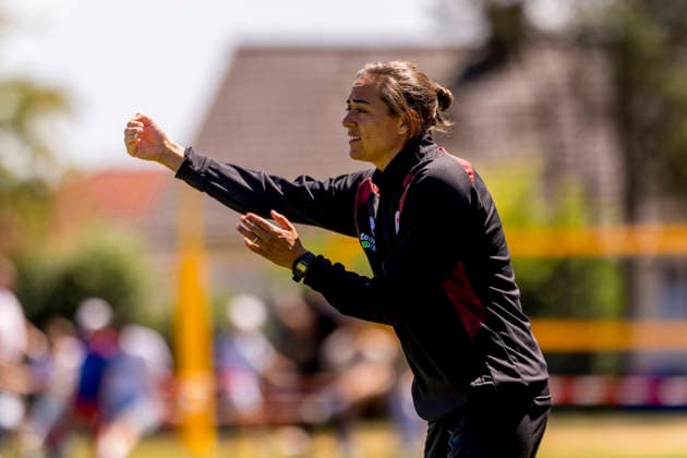 Stammham, Deutschland 04. Juli 2026: Testspiel - 2026 2027 - FC Ingolstadt 04 gegen VfB Eichstätt Im Bild: Trainerin Sabrina Wittmann (FCI) gestikuliert auf dem Spielfeld. Sportanlage SV Stammham Bayern *** Stammham, Germany, July 4, 2026: 2026-2027 preseason match between FC Ingolstadt 04 and VfB Eichstätt. Pictured: FCI coach Sabrina Wittmann gesturing on the field at the SV Stammham sports complex in Bavaria. Copyright: xFotostandx xSchäferx